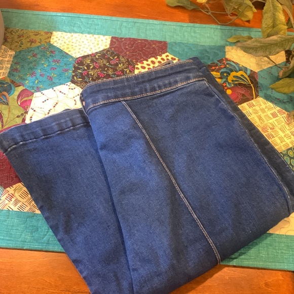 Ladies gently worn Rockin’ C jean in small. - Picture 4 of 4